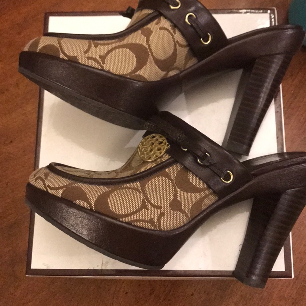 Coach Jodey Clogs. Sz 6.5! Excellent condition